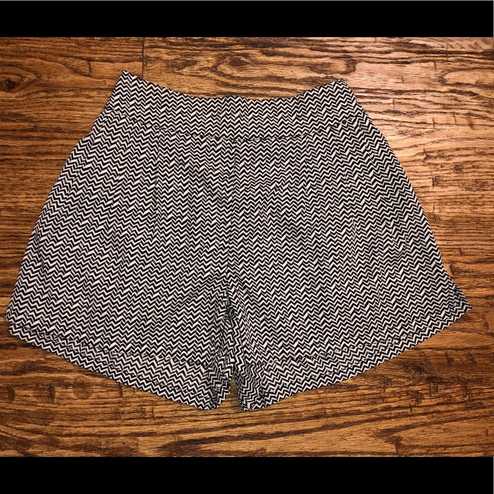 Black and White Chevron American Eagle Shorts